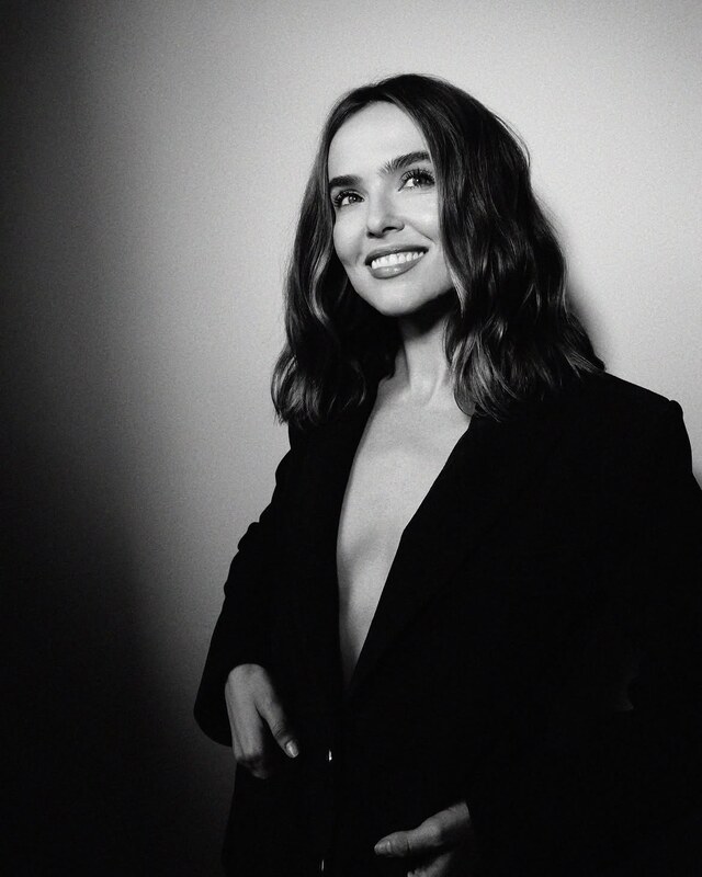 Zoey Deutch butts