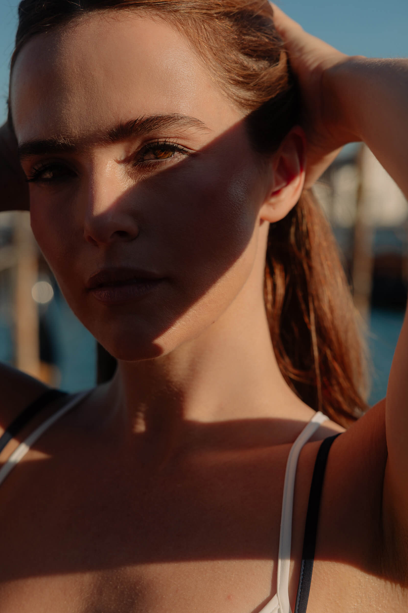 Zoey Deutch hands