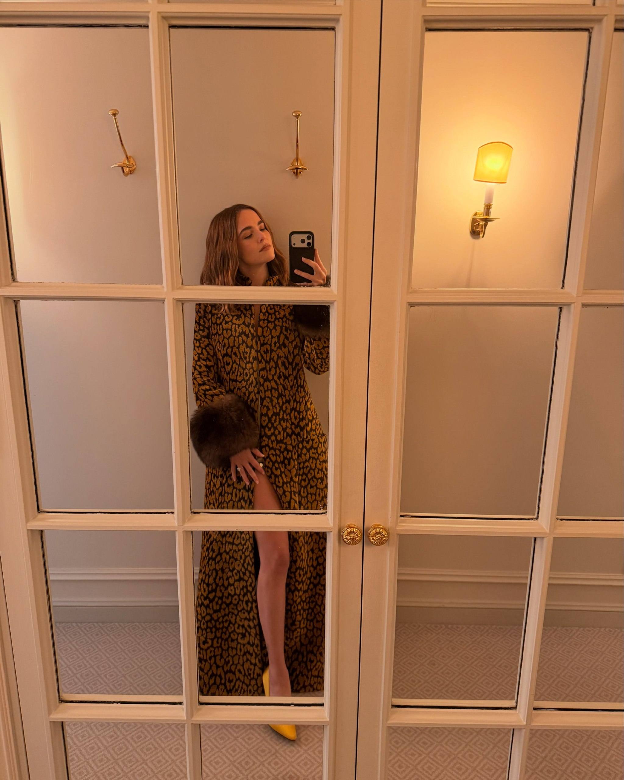 Zoey Deutch Nude & Sexy Pics And Topless Sex Scenes