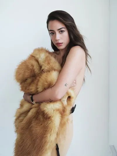 Chloe Bennet legs