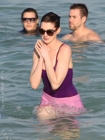 Anne hathaway naked