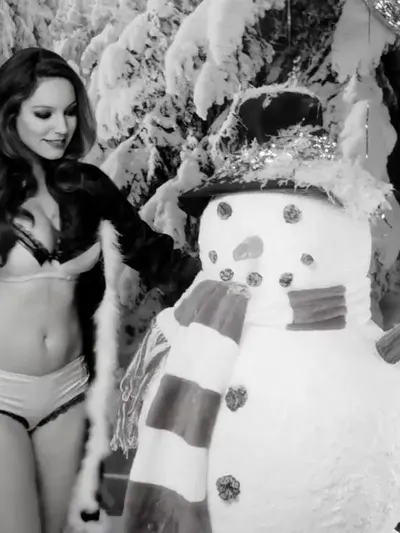 Kelly Brook legs