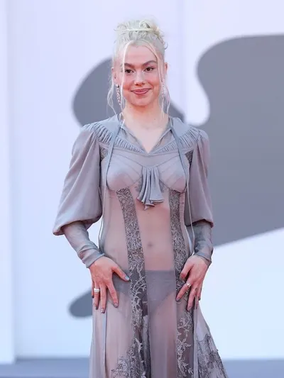 Phoebe Bridgers Nude And Lingerie Collection