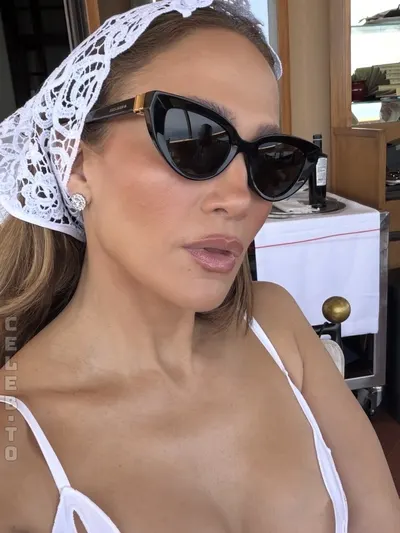 Jennifer lopez topless