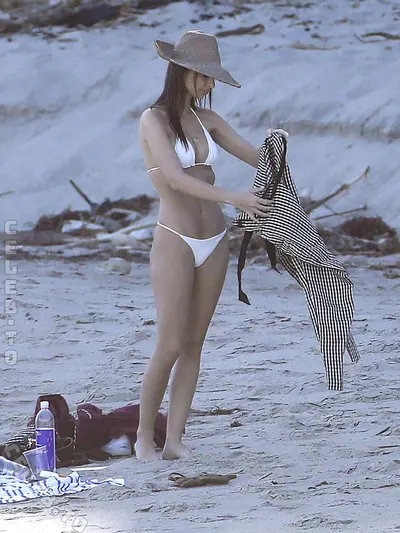 Emily ratajkowski tits