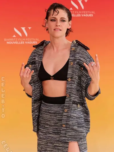 Kristen stewart nude personal shopper