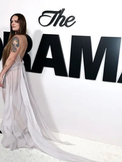 Tove lo tits