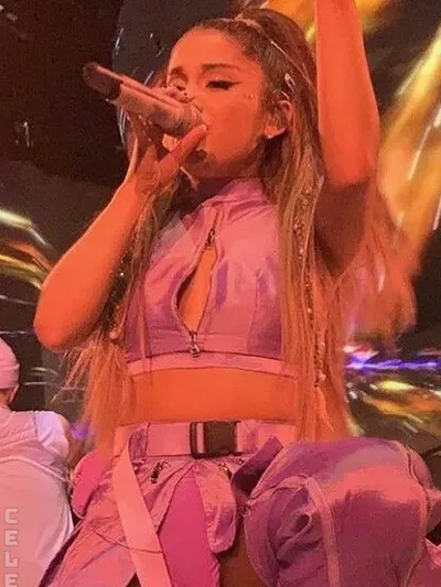 Ariana Grande legs