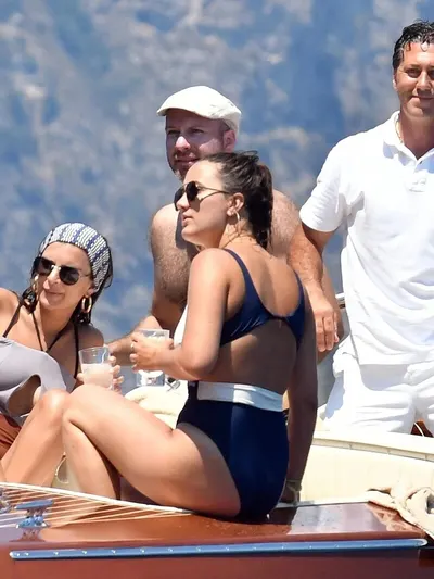 Emily ratajkowski boobs