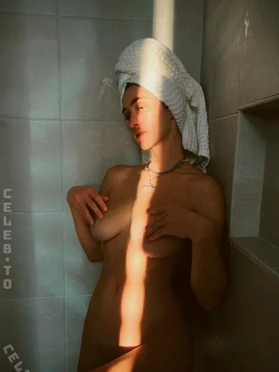 Natalie Roush Nude Sun Burnt Bathroom Onlyfans Set Leaked – Influencers Gonewild