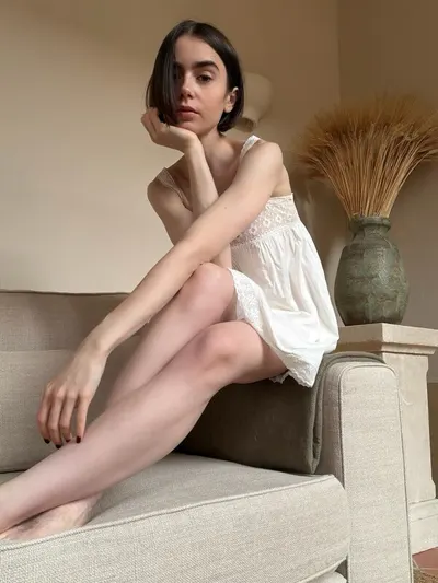 Lily Collins Sexy (9 Photos)