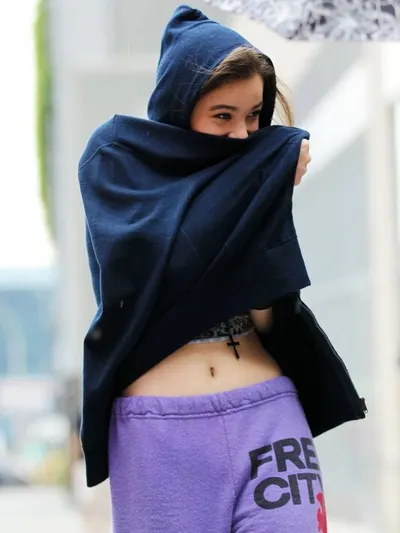 Hailee Steinfeld Nude Photos Set Released