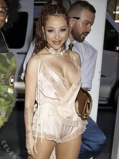 Doja Cat Sexy & Topless (13 Photos + Video)