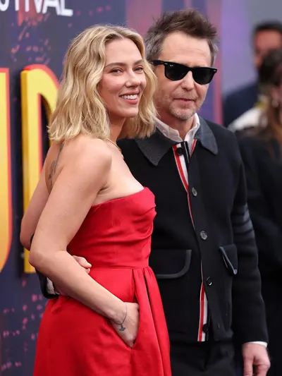 Scarlett Johansson boobs