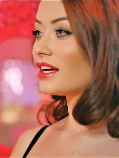 Jess Impiazzi legs