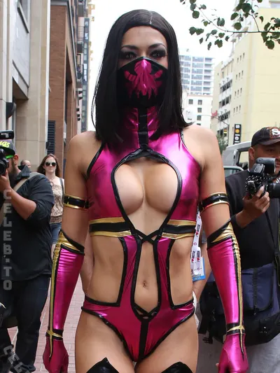Adrianne Curry boobs
