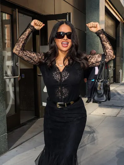 Salma Hayek Sexy (6 Photos)