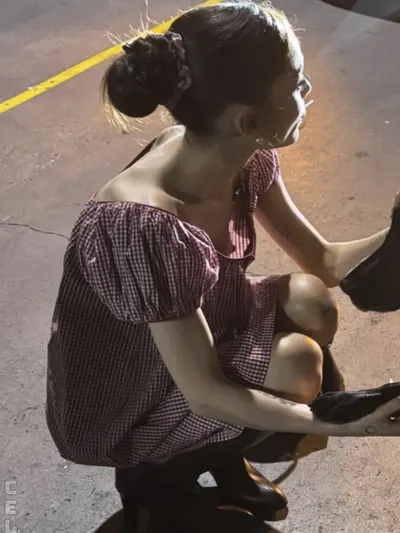 Ariana Grande boobs