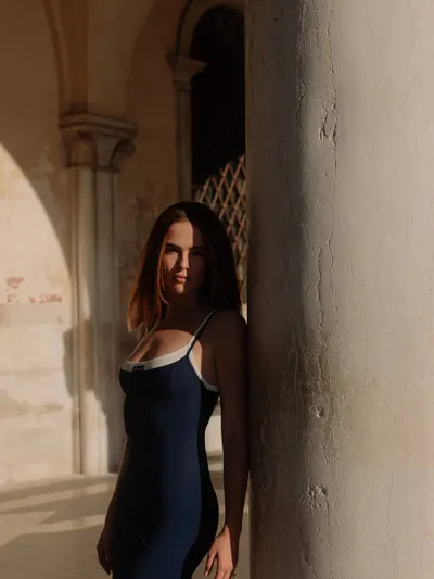 Zoey Deutch Nude & Sexy Pics And Topless Sex Scenes