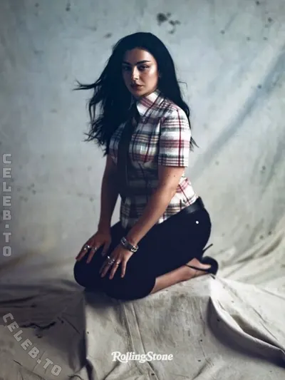 Charli XCX boobs