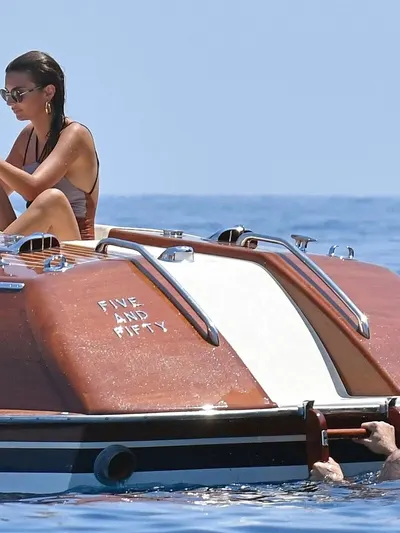 Emily Ratajkowski Nude Pics And LEAKED Porn – Feb 2023 NEWS