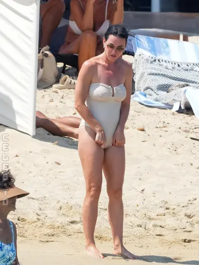 Katy Perry Nude Lesbo Party Pics Uncovered