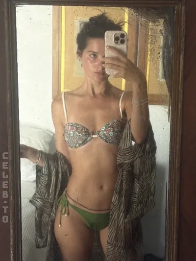 Jules LeBlanc Nude Attention Seeking Pics