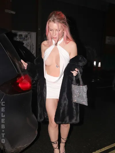 Lottie Moss boobs
