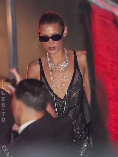 Bella Hadid boobs
