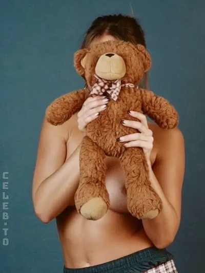 Tate McRae Nude Selfie Photos Released