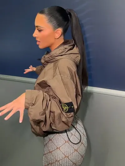 Kim Kardashian Sexy (23 Pics + Video)