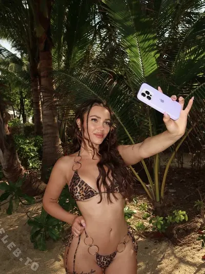 Dana Feist Sexy (6 Photos)