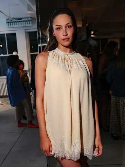 Elsie Hewitt boobs
