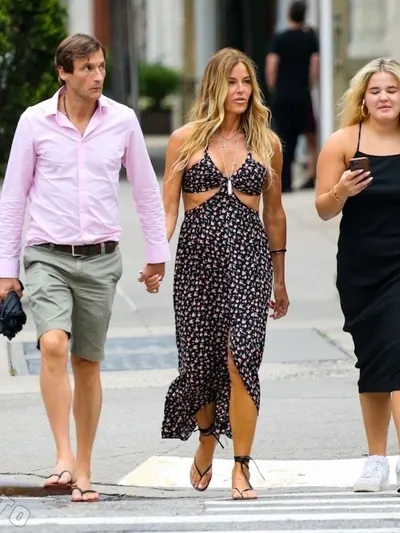 KELLY BENSIMON boobs