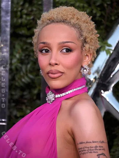 Doja Cat Nude (4 Photos)
