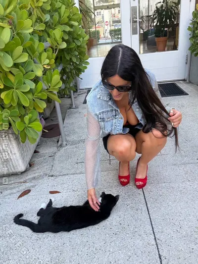 Claudia Romani butts