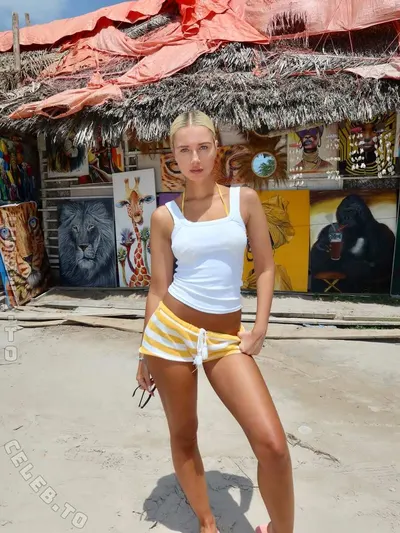 Polina Malinovskaya Topless (3 Photos)