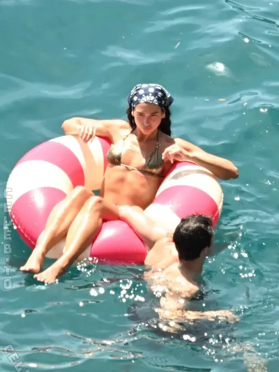 Dua Lipa Nude Candid Vacation Pics