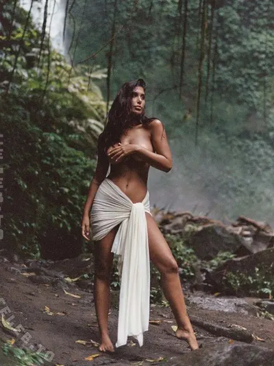 Tatiana Panakal Topless & Sexy (4 Photos)