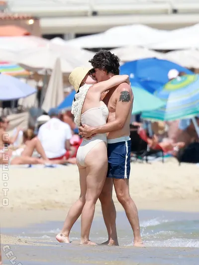 Katy Perry Nude Nip Slip Outtakes And MILF Ass Bikini Pics