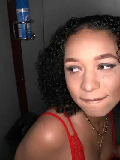 Gloryhole Swallow – Tessa Violet Onlyfans Leaked Nude Videos