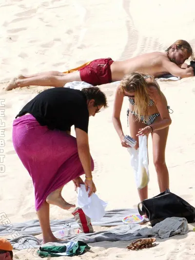 Lara Stone butts