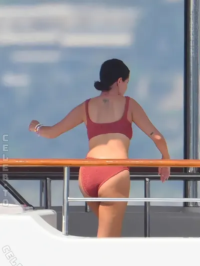 Selena Gomez butts