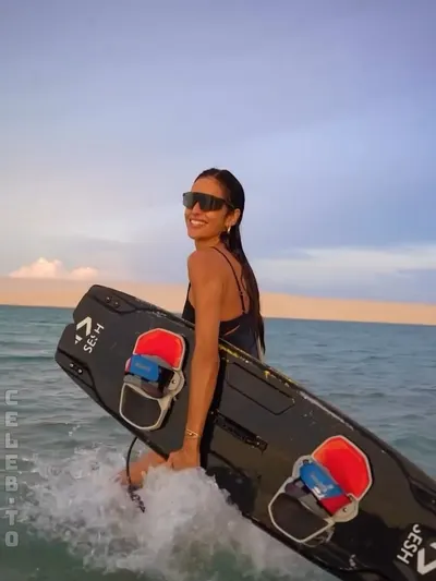 Izabel Goulart butts