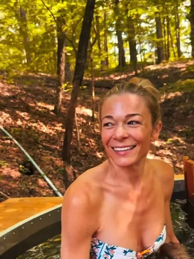 LeAnn Rimes butts