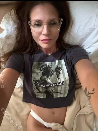 Charisma Carpenter legs