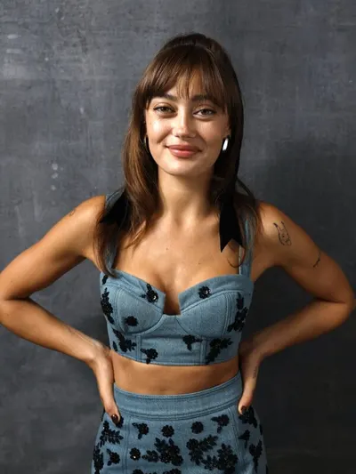 Ella Purnell butts