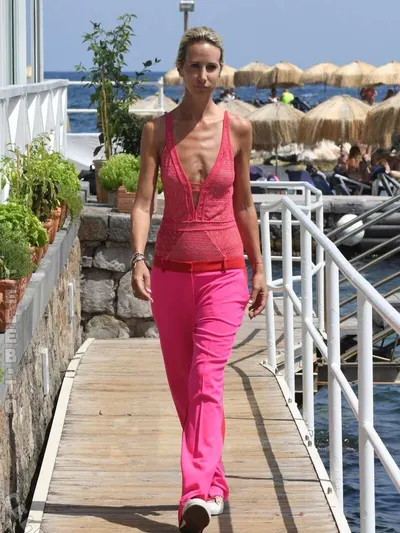 Lady Victoria Hervey butts