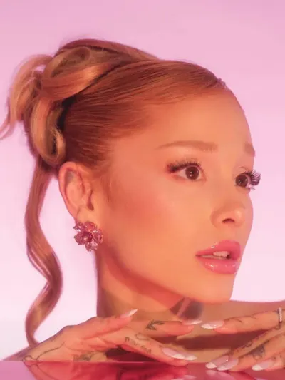 Ariana Grande butts