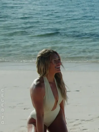 Hillary Duff butts
